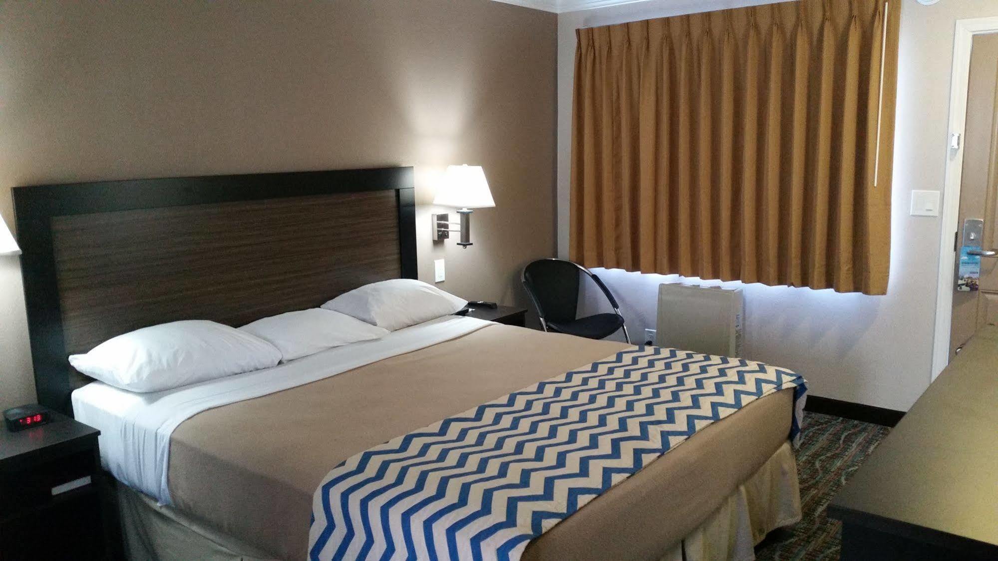 Travelodge By Wyndham Motel